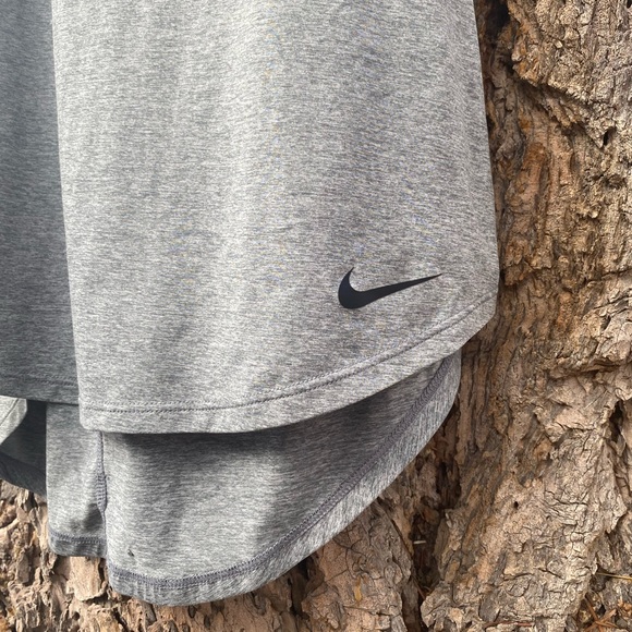 Nike grey workout top - Picture 5 of 8